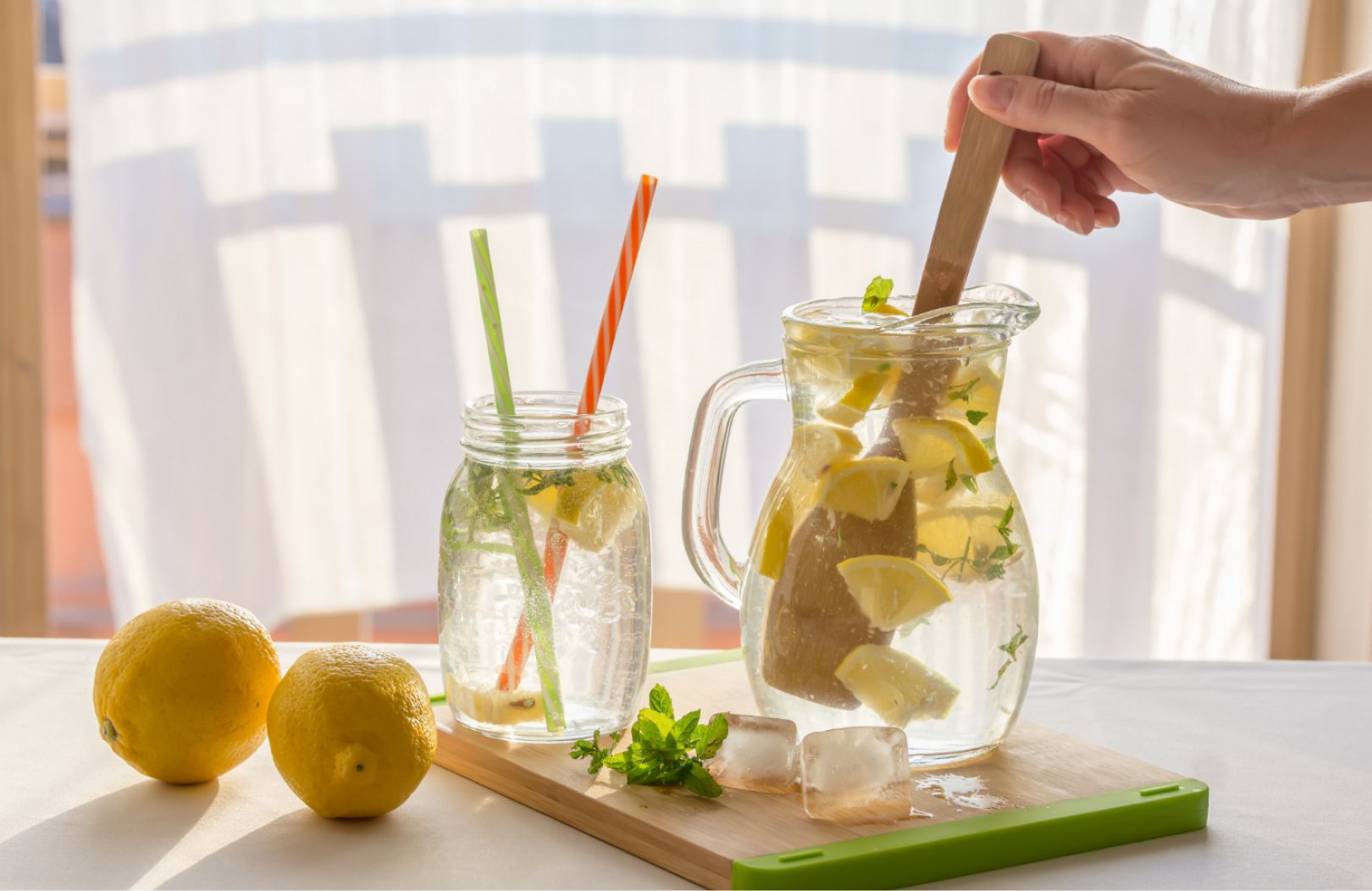 What Are the Benefits of Drinking Lemon Water_